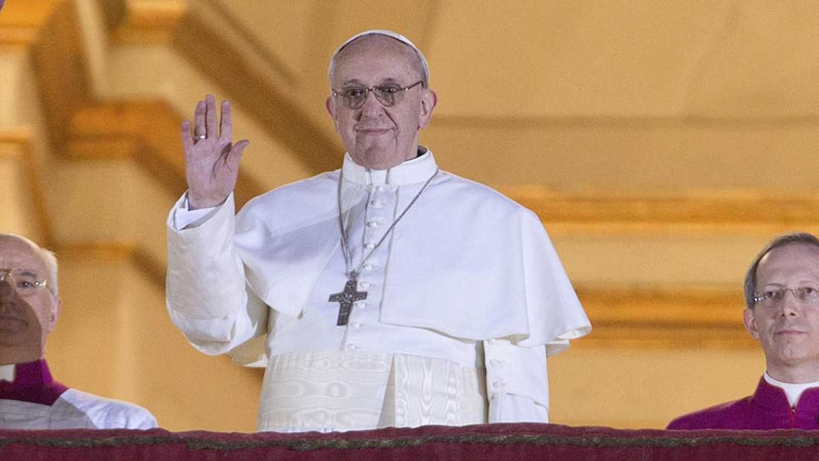 En este momento estás viendo Carta numerológica del papa “Jorge Mario Bergoglio” y su relación con el tarot y la astrología.